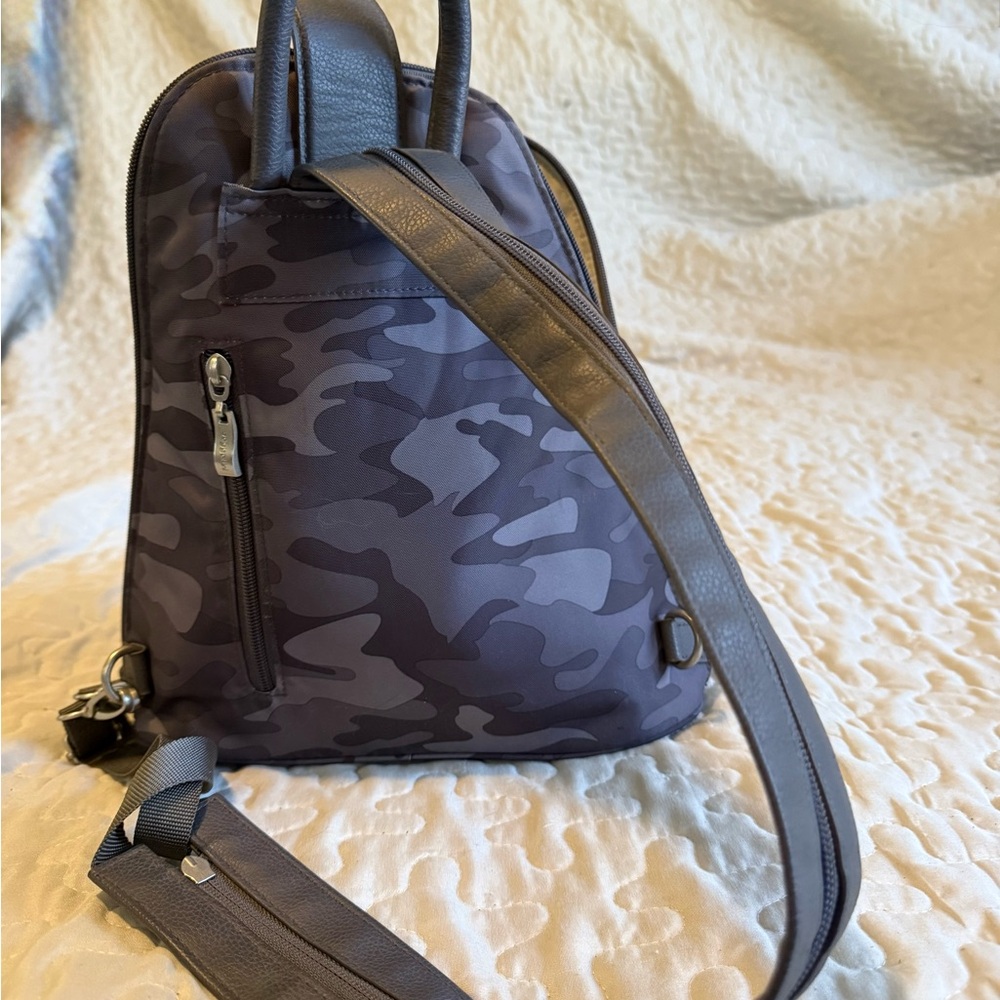 Bargain womens Camouflage Backpack - Picture 4 of 5